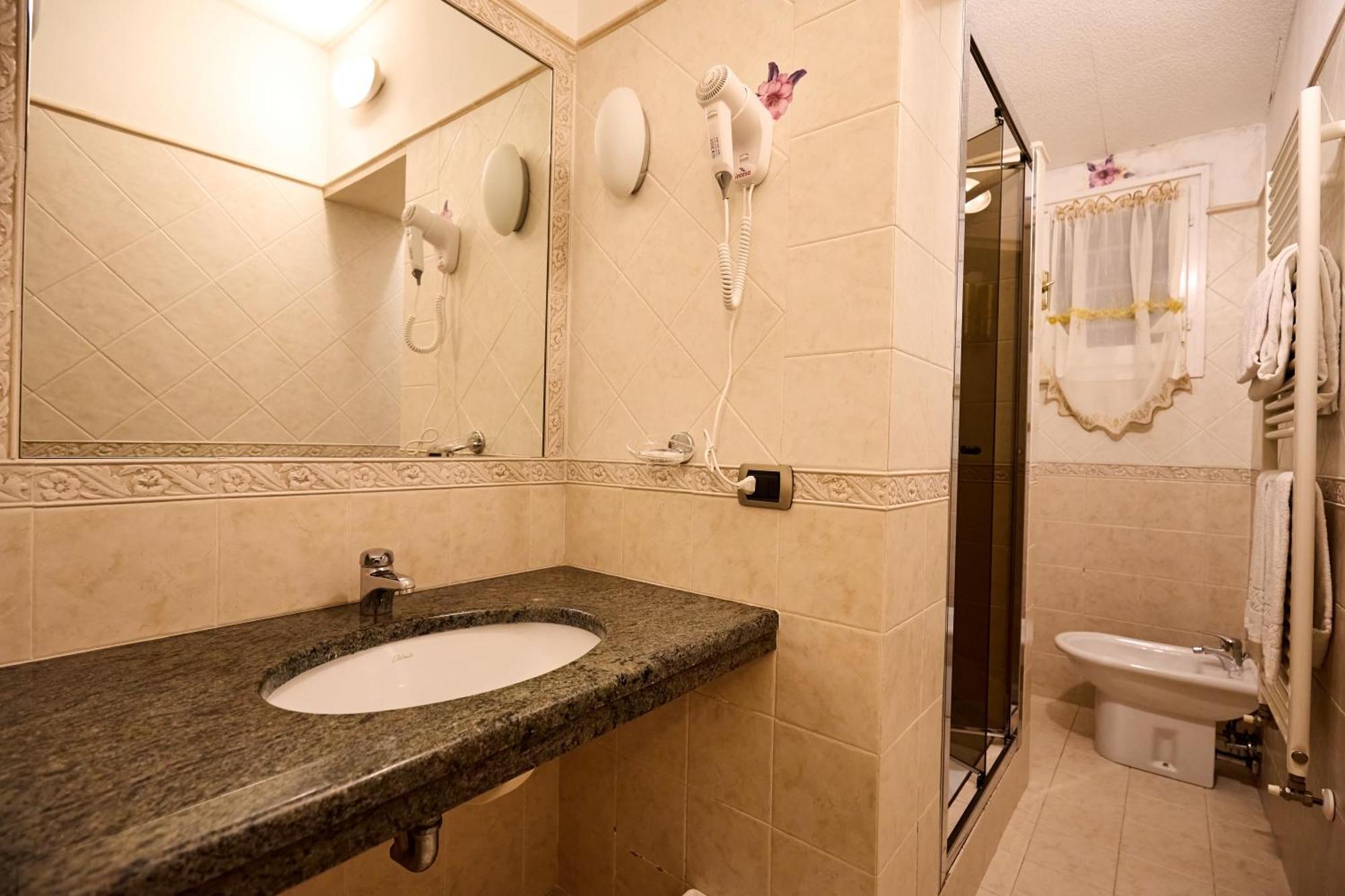 Altedo Hotel Paradiso מראה חיצוני תמונה